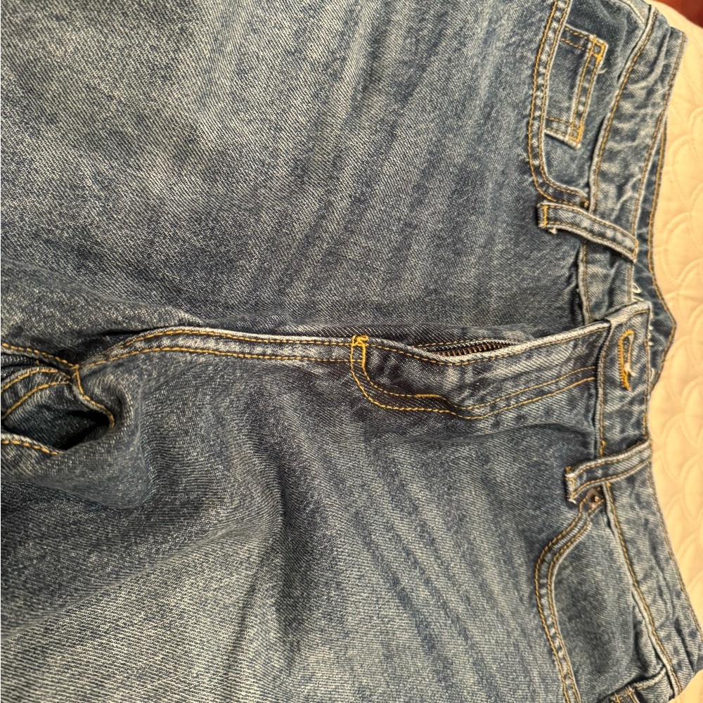 Universal Threads NWOT Size 8 Jeans with Frayed bottom Straight Leg